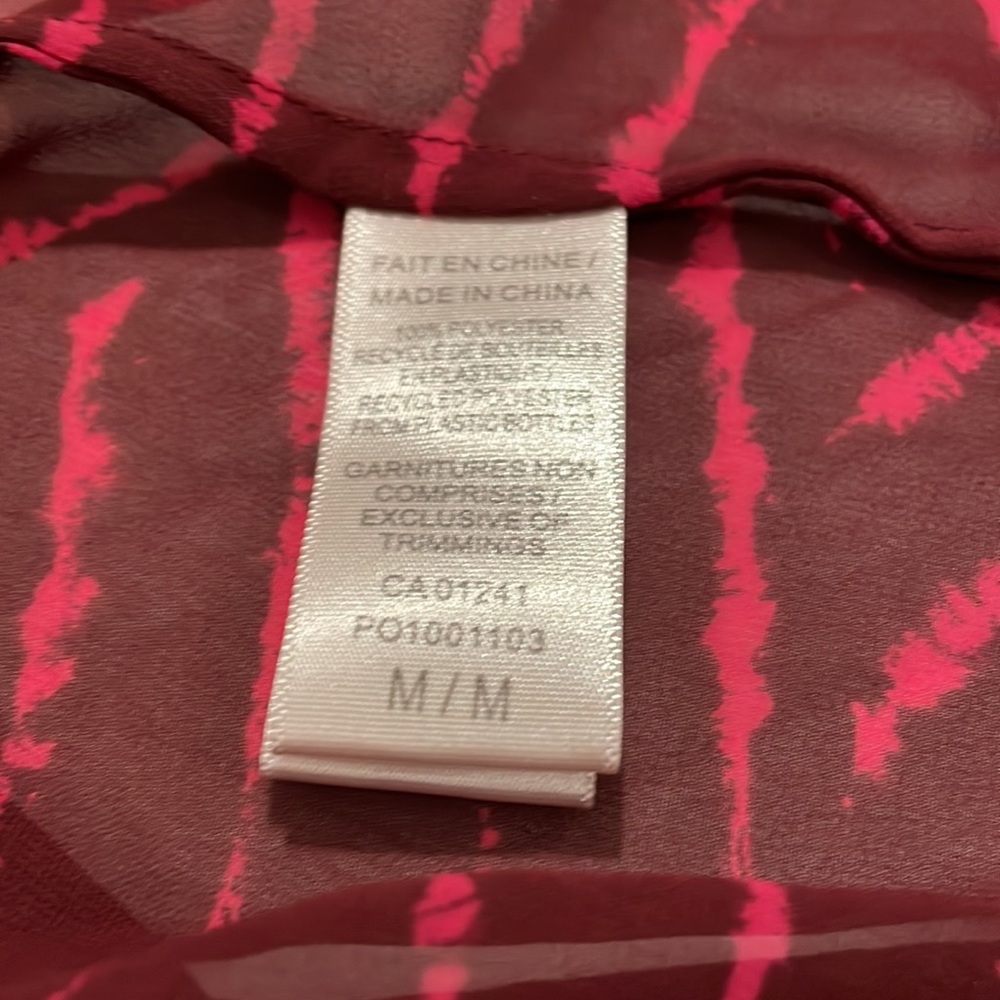 (2/$10) Medium Twik exclusive simons crop blouse - Picture 7 of 9
